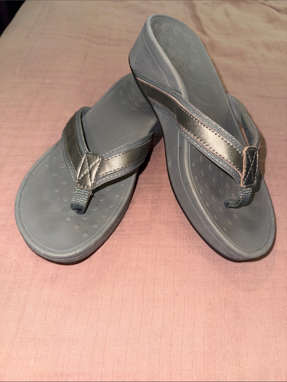 Vionic Metallic Silver Gray Thong Sandals